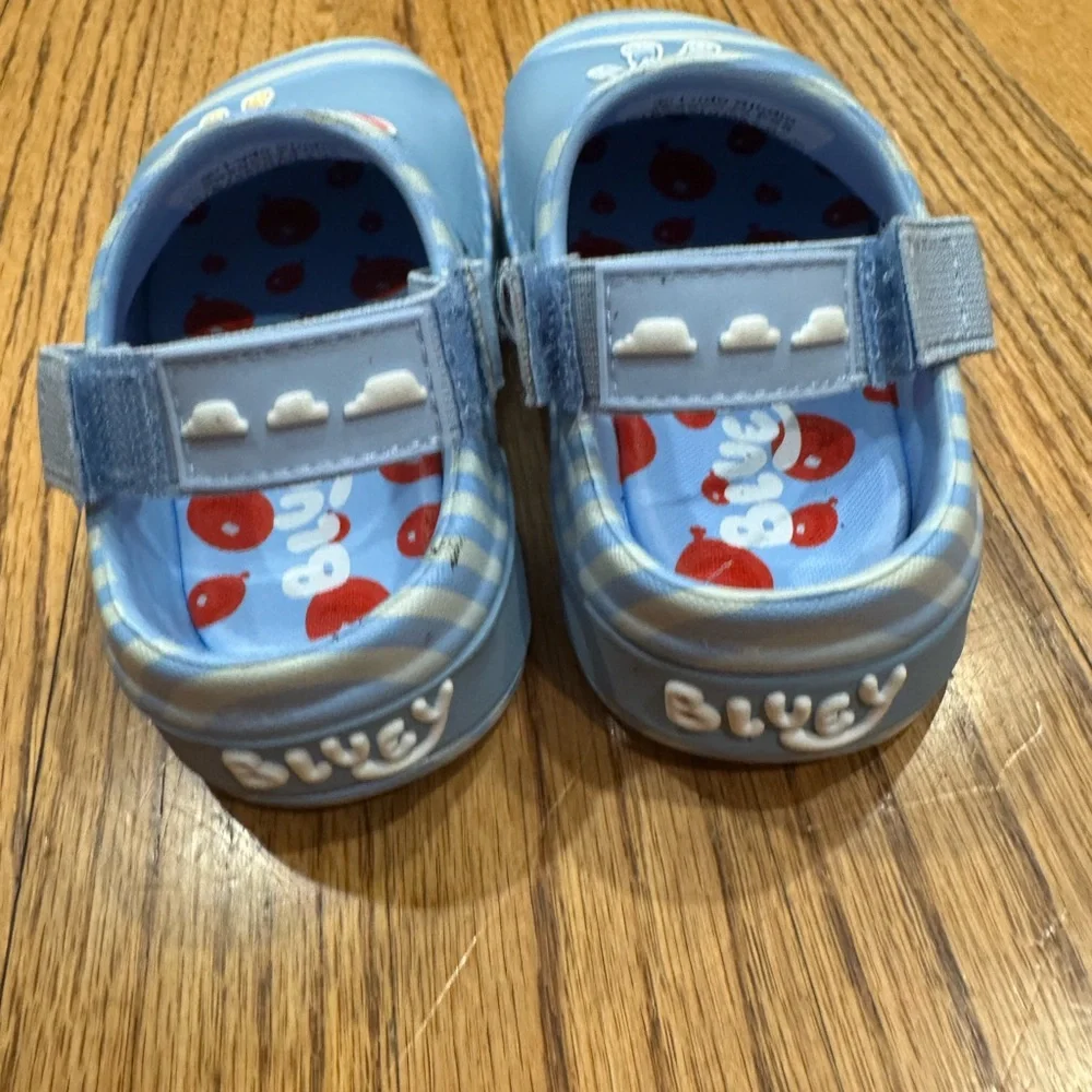 Bluey Toddler Boys Ground Up Comfort Clog Size 5/6 NWOT